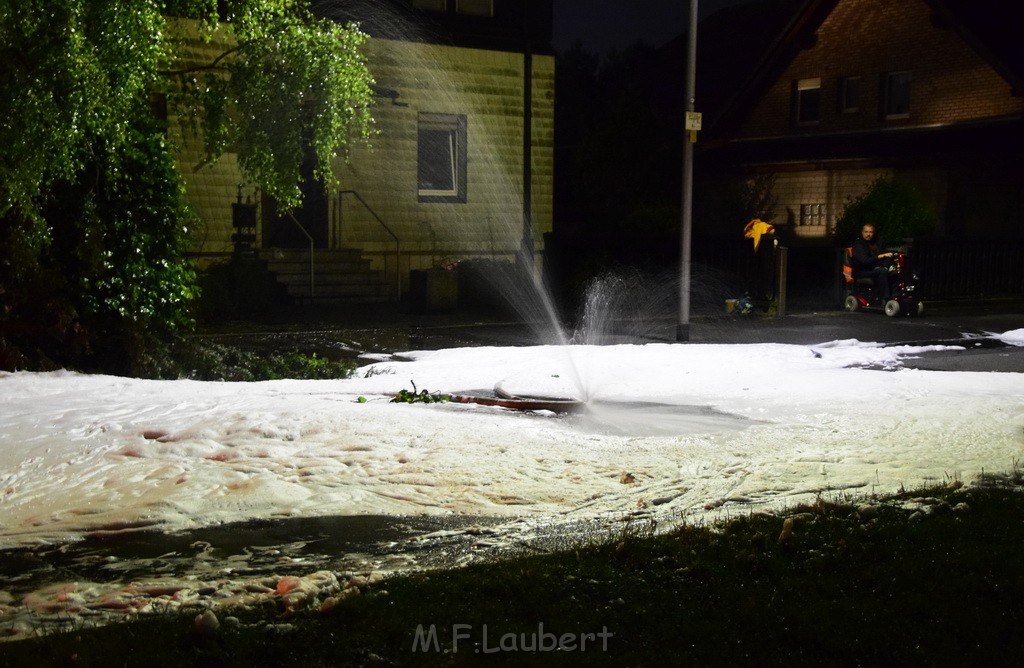 Grossfeuer Einfamilienhaus Siegburg Muehlengrabenstr P0586.JPG - Miklos Laubert